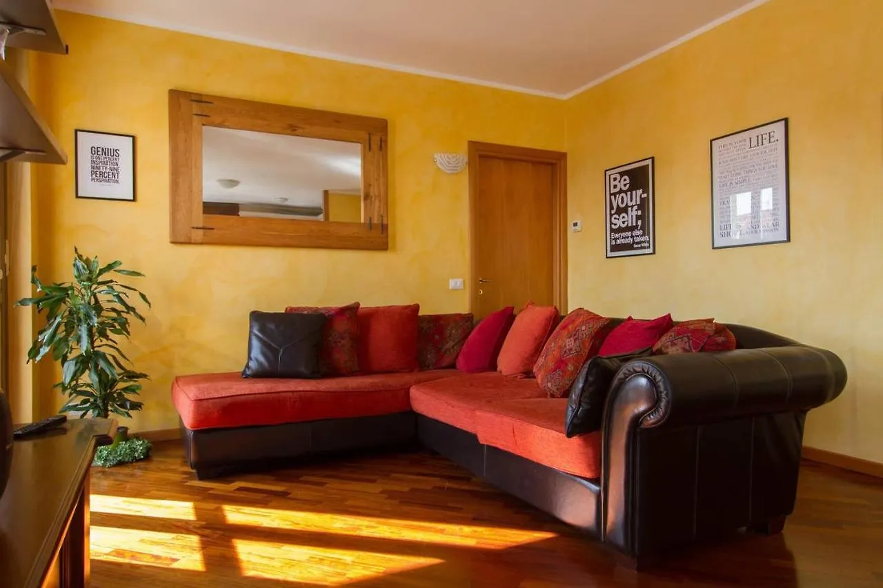 Bright House With 2 Bedrooms & A Unique Terrace Bergamo 0*,  Włochy